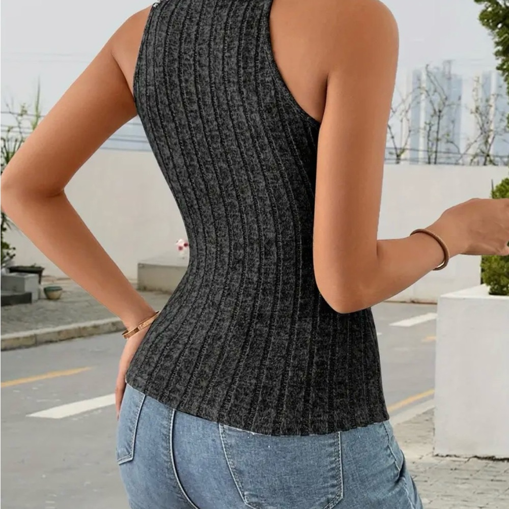 Sleeveless Ribbed Knit Top - Gray